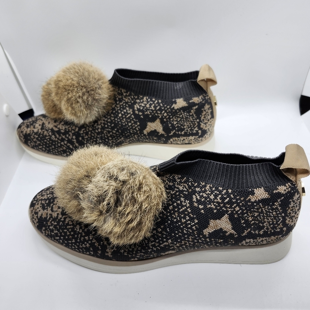 Louise et Cie Lo Buffie Sneaker Shoes Rabbit Pom‎ Poms NWOT Sz 8